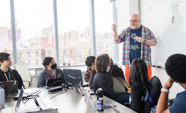 Prof. Michael Gladders talks with students in the 2023 Field Course in Astronomy and Astrophysics