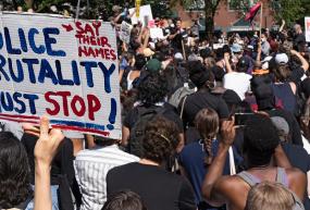 photo of protesters 