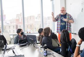 Prof. Michael Gladders talks with students in the 2023 Field Course in Astronomy and Astrophysics